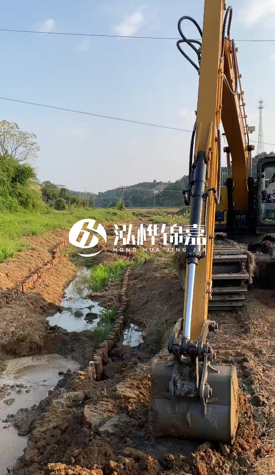 青島河道清淤專業(yè)施工-水挖機清淤適合哪些河道狀況？